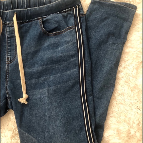 FOREVER 21 jeans - Picture 2 of 5